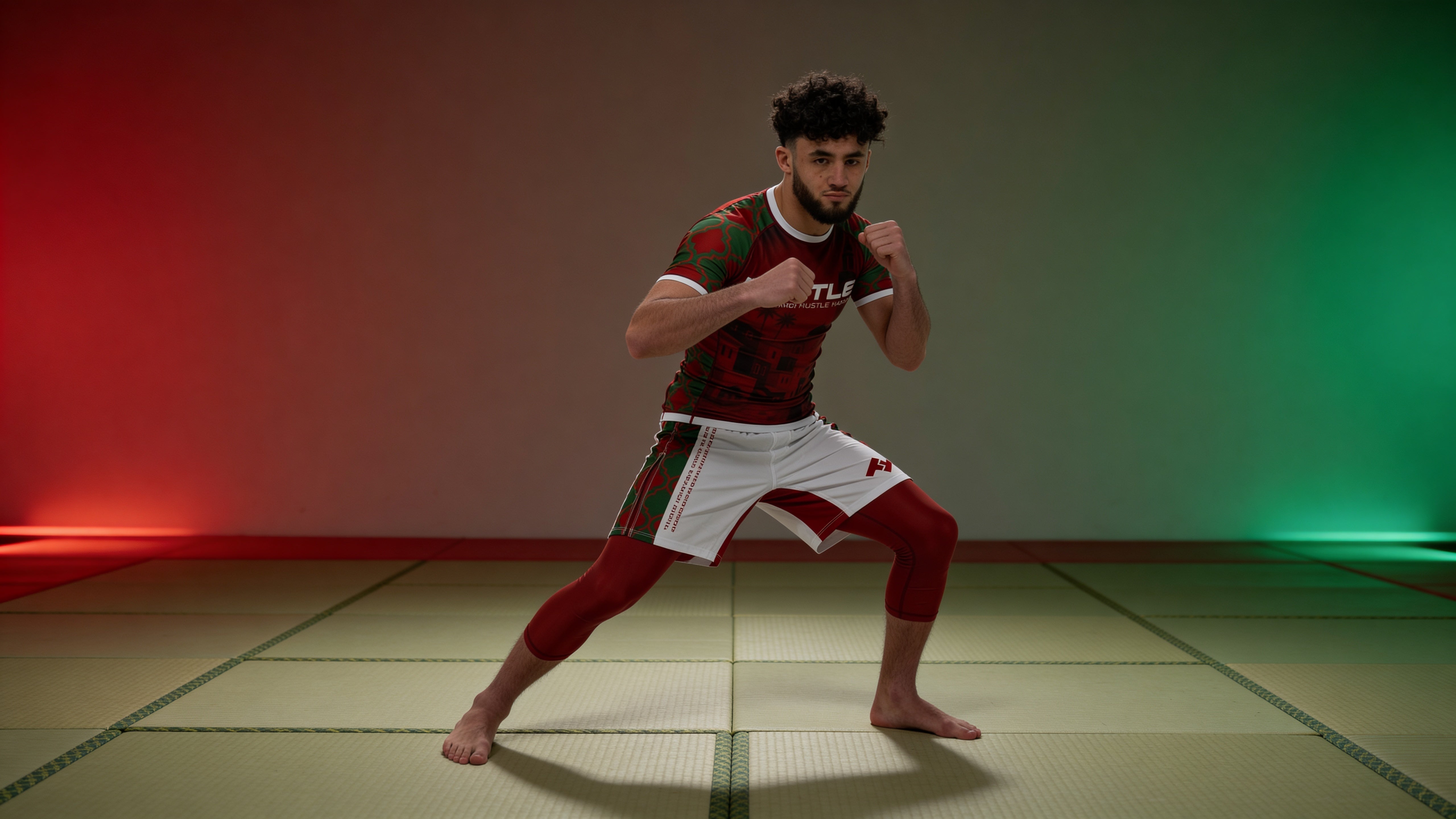 Rashguard Maroc Nation Drop Hustle Fightwear porté par un combattant sur tatamis